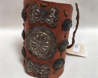 https://connect.invaluable.com/randr/auction-lot/1960s-native-american-beaded-bow-guard_84D45C08EA