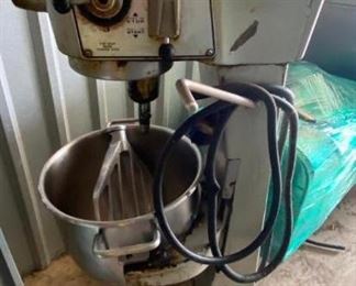 Hobart 30 quart mixer
Mode: D-300