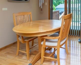 Kitchen table with 4 chairs and leaf 