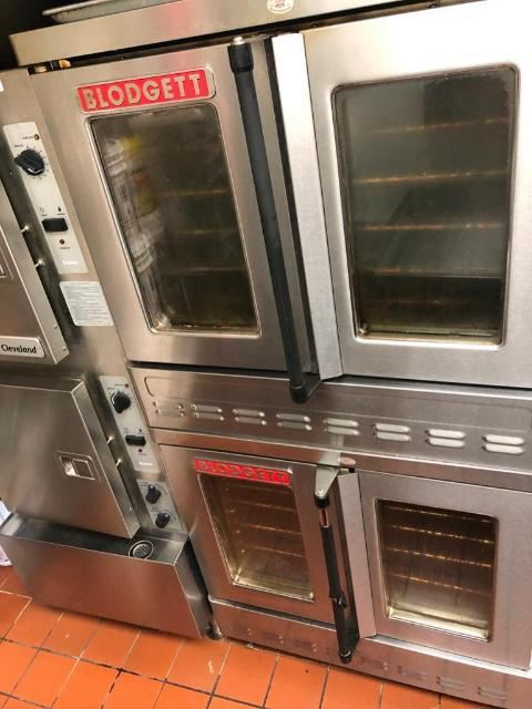 Double stack convection ovens
Manufactured November 2017, used for less than 2 years.
Blodgett model SHO-100-G