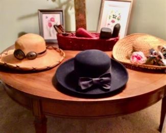 Coffee table, hats
