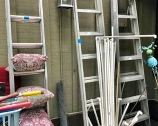 Extension and tall aluminum ladders