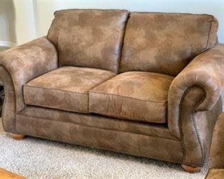 Broyhill Rustic Faux Leather/Suede Nailhead Loveseat Sofa/Couch 37x68x38in HxWxD