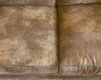 Broyhill Rustic Faux Leather/Suede Nailhead Loveseat Sofa/Couch 37x68x38in HxWxD