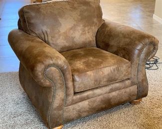 Broyhill Rustic Faux Leather/Suede Nailhead Oversized Chair 37x68x38in HxWxD