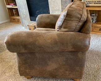 Broyhill Rustic Faux Leather/Suede Nailhead Oversized Chair 37x68x38in HxWxD