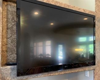 LG 55in 1080p LED TV 55LV4400 (no mount) 32x51x2in HxWxD