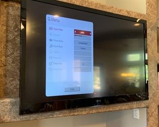 LG 55in 1080p LED TV 55LV4400 (no mount) 32x51x2in HxWxD