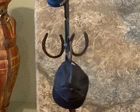 Rustic Western Horseshoe Hat/Coat Rack Stand	62in H x 18x18in	HxWxD