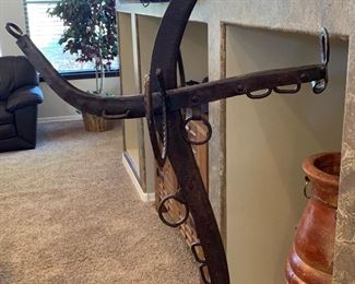 Rustic Western Horseshoe Hat/Coat Rack Stand 62in H x 18x18in HxWxD