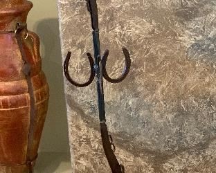 Rustic Western Horseshoe Hat/Coat Rack Stand	62in H x 18x18in	HxWxD