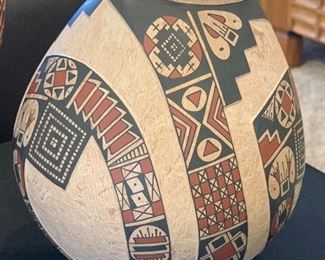 Oscar Quezada Mata Ortiz Etched Pot Native American 7.5in H x6.25in Diameter