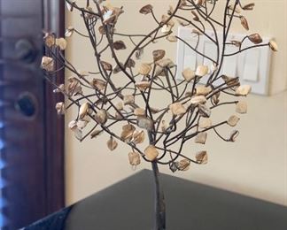 Metal decor tree 18in H