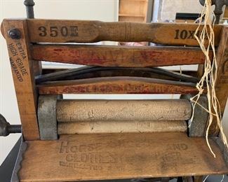 Antique American Wringer Horseshoe 350e 17x26x6in HxWxD