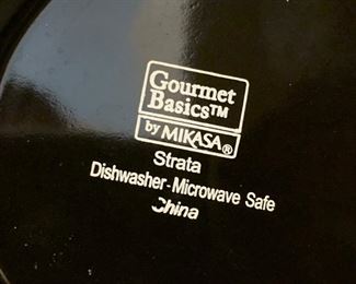 Set of Dinnerware Gourmet basics by Mikasa Strata