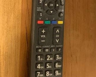 #2 32in Panasonic Viera 720p LCD TV TC-32LX44 20x30x5in HxWxD