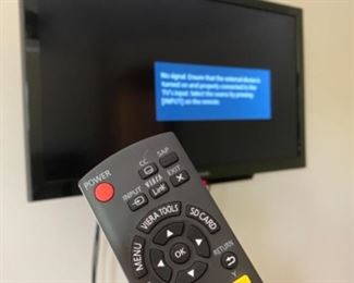 Panasonic 32” flat panel tv 29.5 x 18
