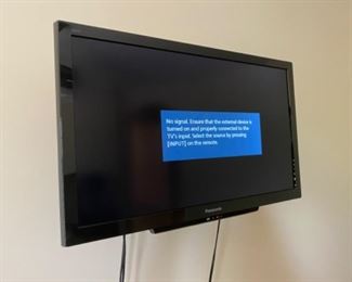 Panasonic 32” flat panel tv 29.5 x 18