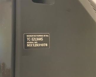 Panasonic 32” flat panel tv 29.5 x 18