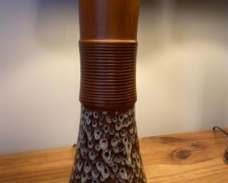 Ceramic table lamp pair 30 in tall 7 in wide