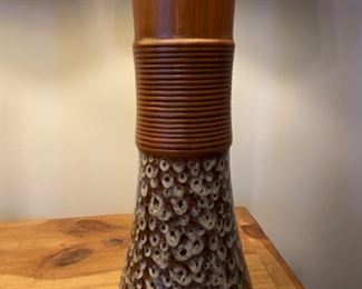 Ceramic table lamp pair 30 in tall 7 in wide