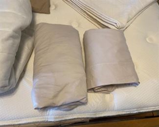 Queen size bedding comforter sheets pillows throws