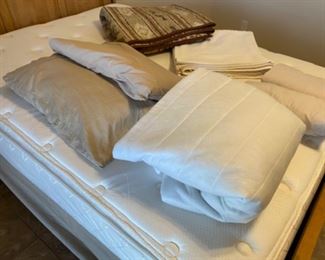Queen size bedding comforter sheets pillows throws
