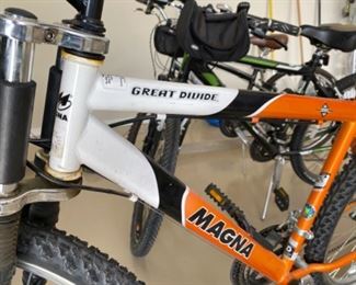 MAGNA 18 SPEED GREAT DIVIDE MOUNTAIN BIKE Orange White Front Shocks