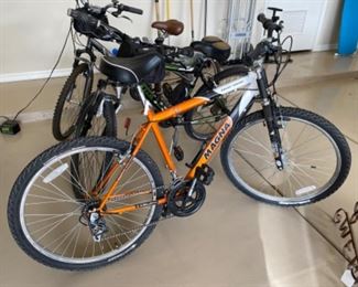 MAGNA 18 SPEED GREAT DIVIDE MOUNTAIN BIKE Orange White Front Shocks