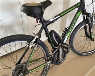 Trek 3500 3-Series Mountain Bike 18”