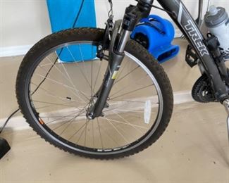 Trek 2.0 Navigator Bicycle 16.5”