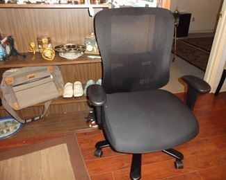 50$ OFFICE CHAIR