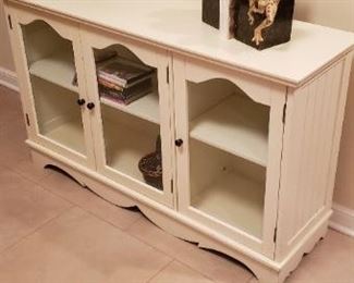 White entry cabinet Condition excellent