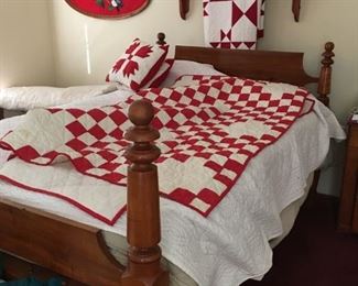 Full size bed - Many vintage quilts!