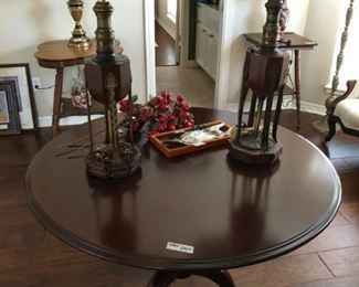 Round table, pair of lamps