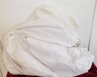 J-66   $3   Mattress pad Full/Queen