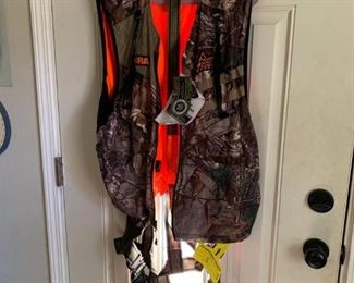 CF-35- $70  NRA Hunter Safety System Harness, Reversible w/ Deer Drag Stap.  NEW, 2x/3x. 