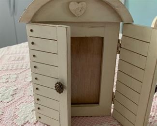 CG-34 Shudder Picture Frame
                 $3.00 