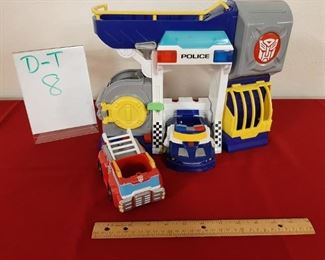 D-T-8   $35   Rescue Bots Bots and Robbers Police Headquarters