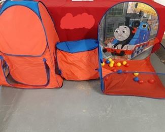 D-T-273  $12  Thomas and Friends Play Hut Collapasible