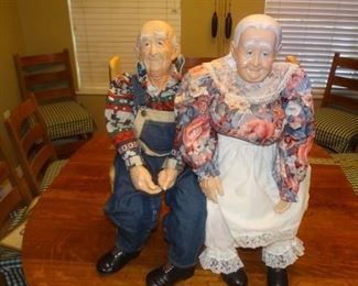 TE-40 - 34" William Wallace Grandma and Grandpa Dolls with bench.  Grandma is missing a finger - $45