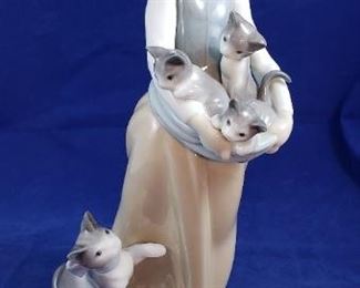 BG -6   LLadro  #1309  Girl with Cat and Kittens  9 3/4" Tall      $55