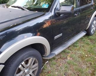 2008 Ford Explorer
Miles: 188050
It runs
Transmission needs to be repaired $2200 estimate and hood needs repainting
No accident 
Has inspection sticker