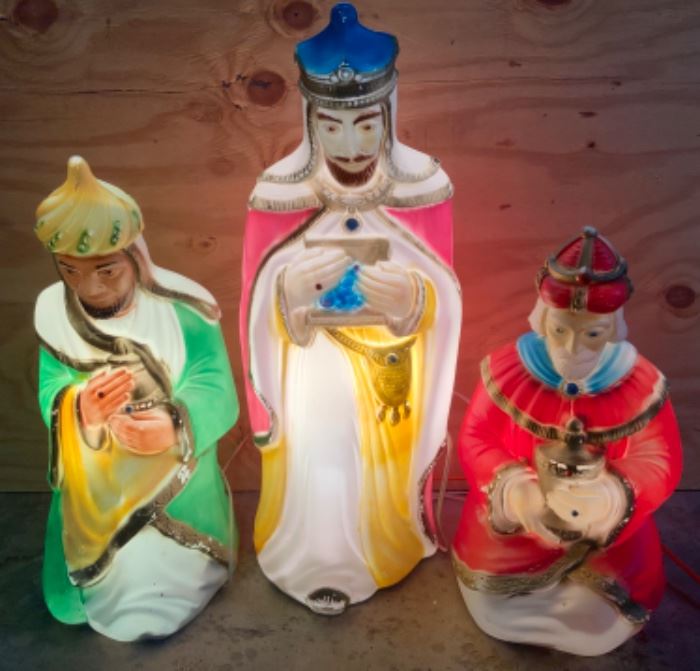 157) SALE 20% OFF -NOW $160 all ( Was $200 set)  Vintage 3 wise men set Blow Molds
Red Man 
25 tall x 14
Pink Man 
36 tall x 14
Green man 
30 tall x 13
Stamped Empire 1982 normal wear   (1 of 2 photos) 