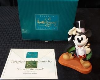 Walt Disney Classics Collection On with the show magician Mickey figurine