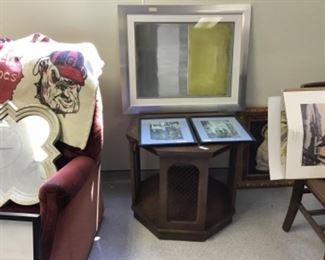 Artwork, side table, Georgia mat, recliner