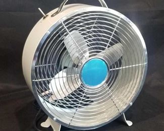 Small Retro Metal Table Fan	
2 Speed 12" tall (10" round) Table Retro Electric Fan, tested