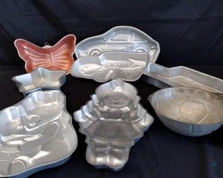 Cake Mold Pans	
8 cake pan molds. Includes Winnie the Pooh, Lightning McQueen (Disney Cars), butterfly, star, soccer ball, and more.