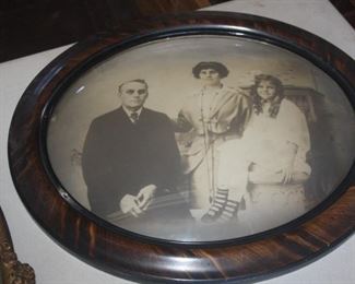 VINTAGE FRAMED PHOTO