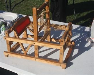 VINTAGE CHILD'S LOOM